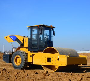 Rodillo Compactador de Un Solo Tambor de 18 Toneladas, 518, 129 kW, para Carreteras Urbanas y Áreas Sensibles, Fuerza Excitante de 327/188 KN, Nivel 2, con Cabina ROPS - Product Image 4