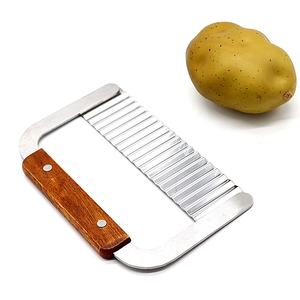 قاطع متموج من الفولاذ المقاوم للصدأ, قطاعة على الطراز الفرنسي ، أداة تقطيع الخضار ، سكين تقطيع السلطة مع شفرة خشبية - Product Image 2