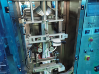 Machine d'emballage automatique avec peseuse multi-têtes pour sachets de chips de maïs à scellage arrière verticale
