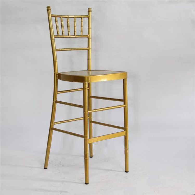 Silla de bar de bambú dorado