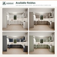Meuble de cuisine sur mesure à finition brillante, aménagement en U minimaliste, boîtes en panneaux mélaminés, unités modulaires et tiroirs à fermeture amortie