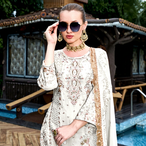Luxueuse Georgette Shalwar Kameez avec un travail élégant Dupatta Khatli et des détails de patch pour les occasions traditionnelles! - Product Image 1