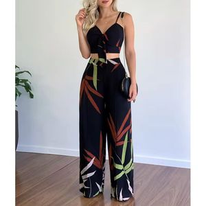 Este conjunto de verano de estilo europeo y americano presenta un elegante chaleco con cuello en V y pantalones anchos estampados de cintura alta. - Product Image 4