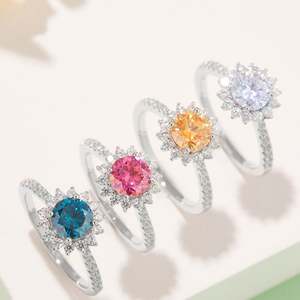 Dong Shi Jewelry Anillo chapado en oro de 18 quilates con VVS Moissanites Anillo de moissanita de plata esterlina 925 - Product Image 4