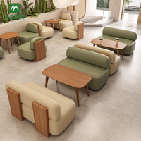 Ensemble table et chaises de style moderne en bois massif pour café et restaurant, mobilier commercial durable et écologique