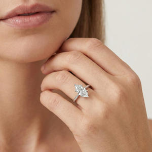 Elegante Anillo de Compromiso Clásico con Diamante Solitario Marquise de Moissanita de 1.5 Quilates, Chapado en Plata de Ley 925, para Bodas y Fiestas de Lujo - Product Image 6