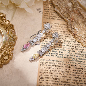 Boucles d'oreilles en laiton <span class=keywords><strong>color</strong></span>é de style long incrustées de zircon luxueux anti-allergique et respectueux de la peau accessoires de cadeaux de fête pour filles - Product Image 3