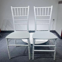 Chaises empilables pour hôtels, mariages et événements - Plastique blanc, usage commercial, design moderne