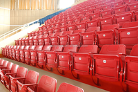 Sièges de stade pliants à gravité en PEHD, sièges fixes en plastique pour VIP, gymnases, arènes, avec supports en aluminium moulé sous pression, étanches et robustes