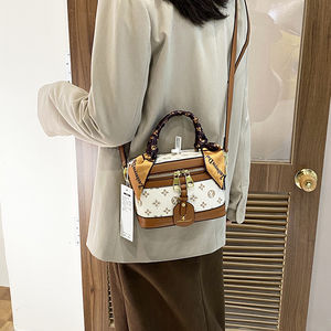 Bolso de Mano de Marca para Mujer, Hecho de Material PU con Cierre de Cremallera, Forro de Poliéster y Correa de Hombro en Forma de Caja. 8825 - Product Image 3