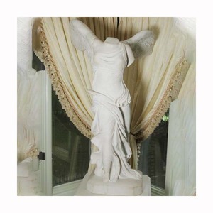 Sculpture de figure mythologique grecque antique, grande statue de la Victoire ailée en marbre à vendre - Product Image 6