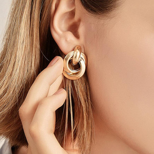 Vêtements quotidiens pour femmes Boucles d'oreilles pendantes en forme de cercle métallique Accessoire de mode - Product Image 2