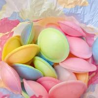 Groothandel Exotische Nieuwe Vintage Fruitig Gevulde Zure Snoepjes Knapperige Praline Vliegende Schotelvormige UFO Wafels Knapperige Regenboog Bulk