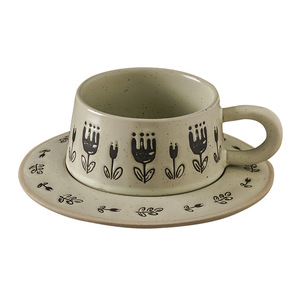 Ensemble tasse et soucoupe à café vintage en céramique avec motif floral pour le thé de l'après-midi, forme ronde, design en argile de pomme - Product Image 1