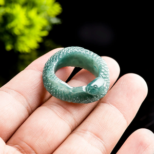 Anillo de serpiente de jadeíta natural de alta gama, grado A, con grabado tridimensional de serpiente de grado hielo y diseño de neno de agua azul. - Product Image 3