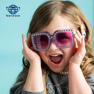 Teenyoun kacamata hitam ukuran besar anak-anak, kacamata hitam ukuran besar UV400 kristal Retro bingkai berlian imitasi 2024