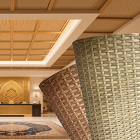Plafond en rotin synthétique tissé résistant aux intempéries pour usage extérieur et intérieur, idéal pour les projets hôteliers et de restaurants