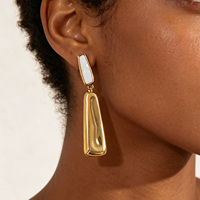 Edelstahl 18K Vergoldete Ohrstecker Strukturierte Kuppel mit Weißem Rundem Akzent Damen Modeschmuck Tägliches Tragen Geschenk
