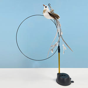 Venta al por mayor interactivo gato teaser varita gato teaser juguete con cabezas <span class=keywords><strong>de</strong></span> repuesto pájaros coloridos pluma ventosa - Product Image 4