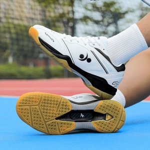 Chaussures de badminton/tennis en cuir synthétique blanc avec semelle en caoutchouc, antidérapantes et amortissantes, chaussures de sport pour hommes - Product Image 1