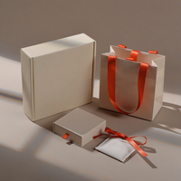 Boîte à bijoux personnalisée certifiée avec logo en relief |   Emballage de luxe durable pour protéger les bagues, les colliers, les bracelets et les montres
