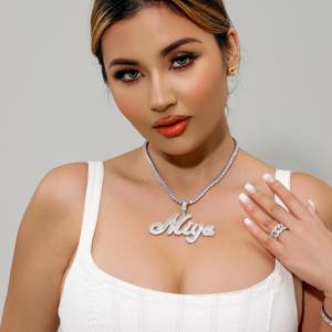 สร้อยคอจี้<span class=keywords><strong>ชื่อ</strong></span>สั่งทำสุดหรู ชุ<span class=keywords><strong>บ</strong></span>ทองแท้ ประดับเพชร CZ ทรงบาแกตต์แบ<span class=keywords><strong>บ</strong></span>ไมโครเพฟ สไตล์วิบวั<span class=keywords><strong>บ</strong></span> สำหรับงานแต่งงาน - Product Image 3