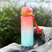 Grande cruche en plastique Tritan unisexe sans BPA étanche pour les sports d'extérieur.