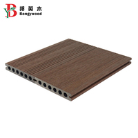 Nouveau modèle de parquet en bois imperméable pour jardin Terrasse en plastique composite Revêtement de sol extérieur en bois composite