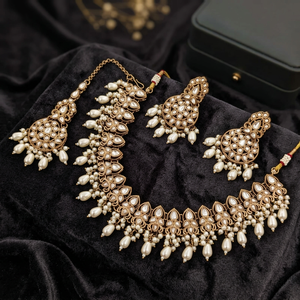Ensemble collier ras-de-cou plaqué or avec perles de cristal multicouches vert menthe émeraude et boucles d'oreilles clous en zircon cubique pour mariage - Product Image 2