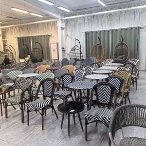 Chaise de salle à manger d'<span class=keywords><strong>extérieur</strong></span> moderne empilable <span class=keywords><strong>en</strong></span> rotin PE tressé à la main, aspect <span class=keywords><strong>bambou</strong></span>, structure <span class=keywords><strong>en</strong></span> acier, mobilier de bistrot et de restaurant - Product Image 4
