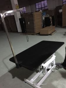 ホイール付きのプロのペットグルーミングテーブル用の調整可能な犬のグルーミングテーブル - Product Image 3