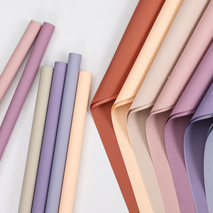 Rollo de Papel de Envolver OPP Grueso, Impermeable, Suave al Tacto, Ecológico y Reciclable de JOYWOOD para Empaque de Ramos de Flores - Product Image 1