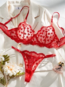 ชุดชั้นในเซ็กซี่สำหรับผู้หญิง ชุดบราและกางเกงจีสตริงผ้าตาข่ายบางเบา ตกแต่งด้วยลูกไม้ปักลายหัวใจ พร้อมโครงลวด - Product Image 3