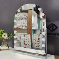 Miroir en verre LED intelligent moderne 52X74CM Contrôle tactile personnalisé Fonction anti-buée Cadre en métal Miroir de maquillage pour salle de bain