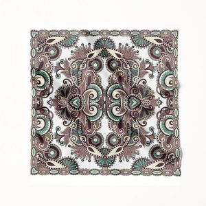 Écharpes personnalisées sur mesure avec livraison rapide pour commandes urgentes, impression d'écharpes personnalisées pour lancement de produits et collections saisonnières - Product Image 5