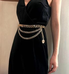 INS moda Venta caliente <span class=keywords><strong>mujer</strong></span> cinturón cintura oro Metal plano cubano cadena reina Isabel encantos cinturón cuerpo <span class=keywords><strong>disfraz</strong></span> joyería - Product Image 2