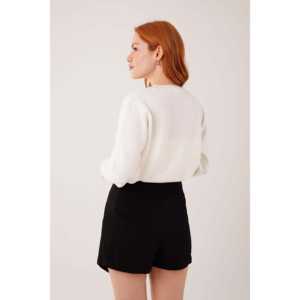 Pull en tricot blanc cassé minimaliste pour femme, manches longues, anti-boulochage, couleur écru, taille M - Product Image 1