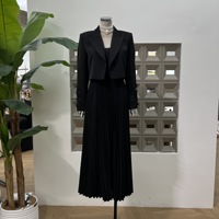 Ensemble élégant pour femmes A10962, 2 pièces, veste courte à appliques florales 3D et robe mi-longue plissée à bretelles spaghetti