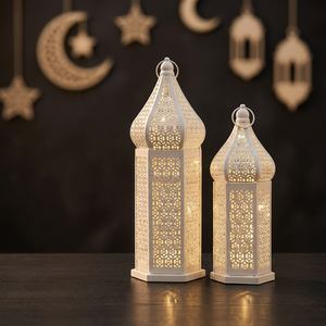 Fabricants de lanternes à bougies en métal marocaines pour la décoration du Ramadan, pour la maison et les événements - Product Image 1