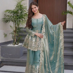 Conjunto de Salwar Kameez Tradicional Indio para Mujer, Adornado con Detalles Verdes, con Dupatta de Seda Fandy, para Bodas, Fiestas y Ocasiones Festivas - Product Image 1