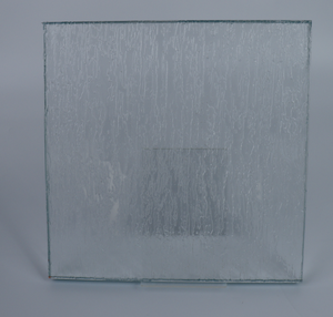 Panneau de verre décoratif gaufré à motif de grain de bois vertical hautement transparent pour cloison de hall d'hôtel et revêtement mural - Product Image 5