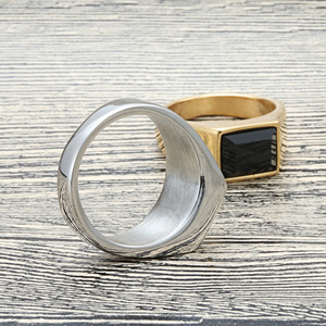 Bague en acier titane pour homme avec pierre précieuse noire et sertissage géométrique 27041 - Product Image 2
