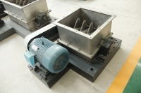 Kleine schaal cassavemeel productielijn semi-automatische machine voor tapioca poeder verwerkingsinstallatie Fufu meel maakapparatuur