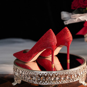 8777F Escarpins de mariée rouges en satin à bout pointu et talon aiguille, super hauts (8 cm), chaussures de mariage - Product Image 2