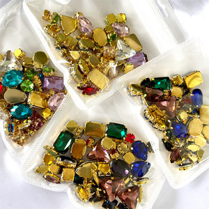 Pedreria De <span class=keywords><strong>Cristal</strong></span> Griffes en métal de haute qualité Sertissage de strass en vrac Base dorée Strass multicolores pour la décoration de bricolage - Product Image 1