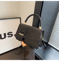 Sac à bandoulière carré tendance pour femme avec fermoir cœur, fermeture éclair, idéal pour le voyage et les cosmétiques
