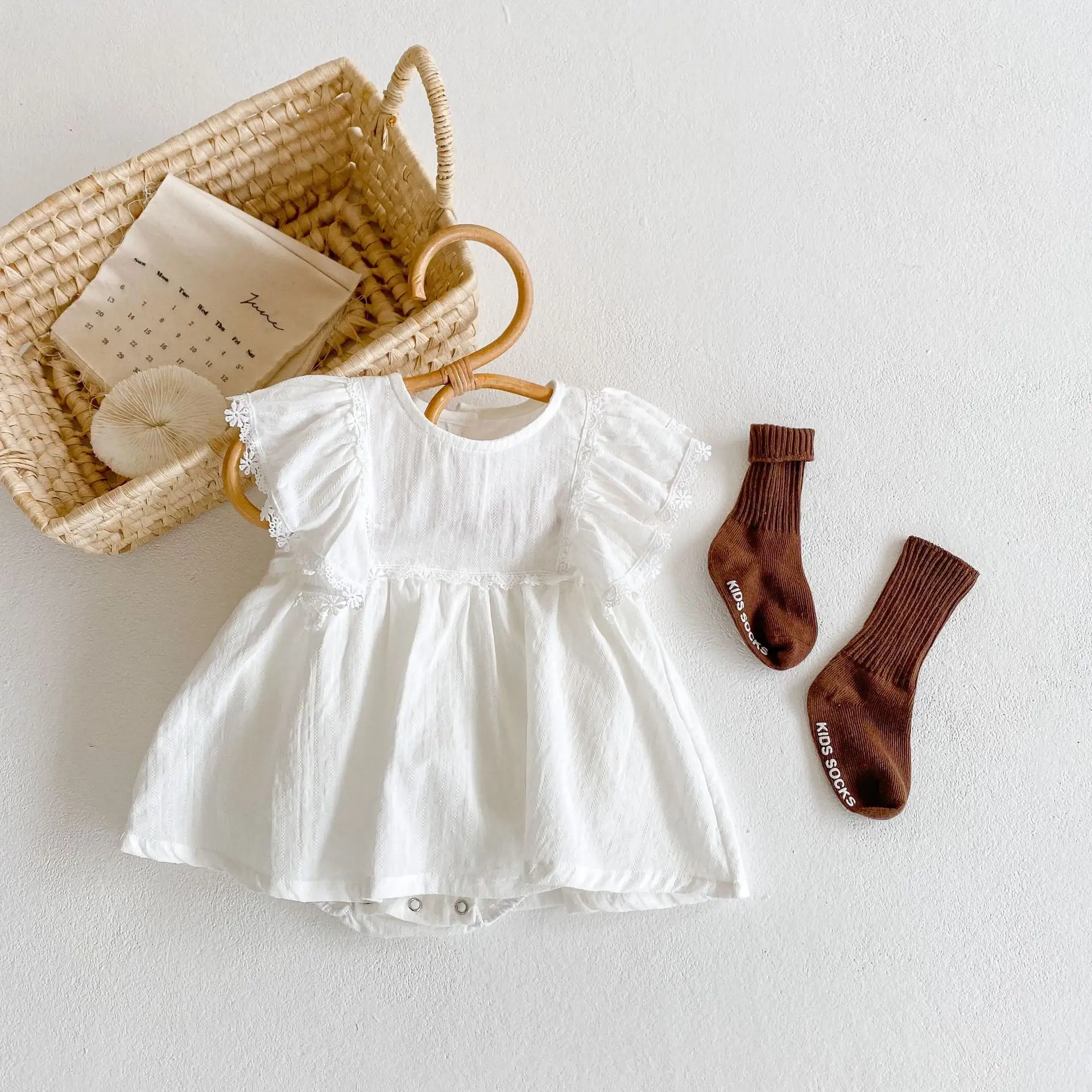 Ins New Arrivals Summer 100% Cotton Infant Toddler Baby Girl Clothes Solid White Mini Lace Dress Bodysuit Smocked Rompers