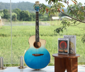 Plateau en bois massif d'érable et d'épicéa. Guitare Maple Back de 41 pouces, avec touche en palissandre et sculptures exquises sur le dos. - Product Image 5