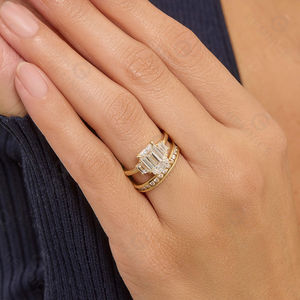 แหวนซ้อนดีไซน์ทันสมัยจาก Gemnel ประดับเพชรทรงสี่เหลี่ยมคางหมูและทรงสี่เหลี่ยมจัตุรัสเพาะเลี้ยงในห้องปฏิบัติการ - Product Image 3