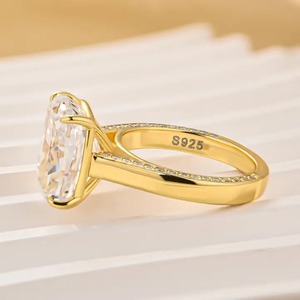Bague de fiançailles solitaire classique en moissanite 925, taille coussin, 8,0 carats, RingLuxe Travel Ring, en argent sterling, or blanc et or jaune - Product Image 3